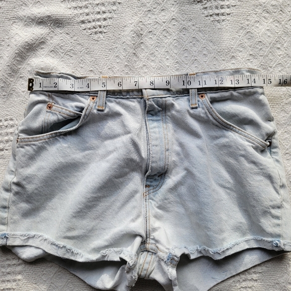 Levi's Vintage Orange Tab 90's 512-912 Slim Fit Cut Off Denim Shorts- Light Wash - Picture 7 of 8